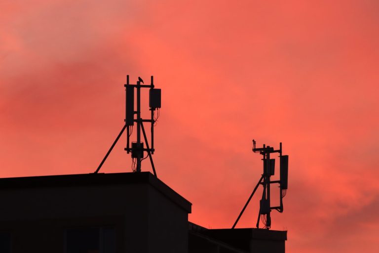 Topologia sieci Private 5G: on-premise core vs chmura publiczna. Co wybrać?